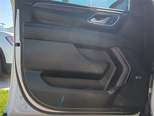 2023 Chevrolet Suburban High Country photo 11