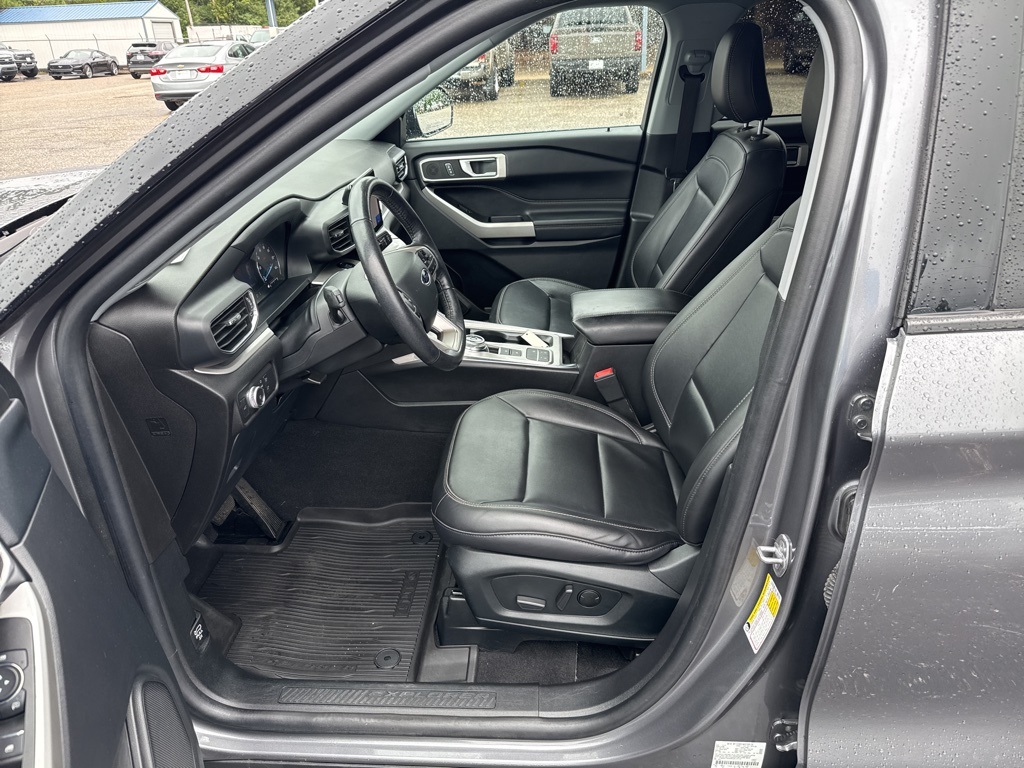 2022 Ford Explorer XLT photo 3