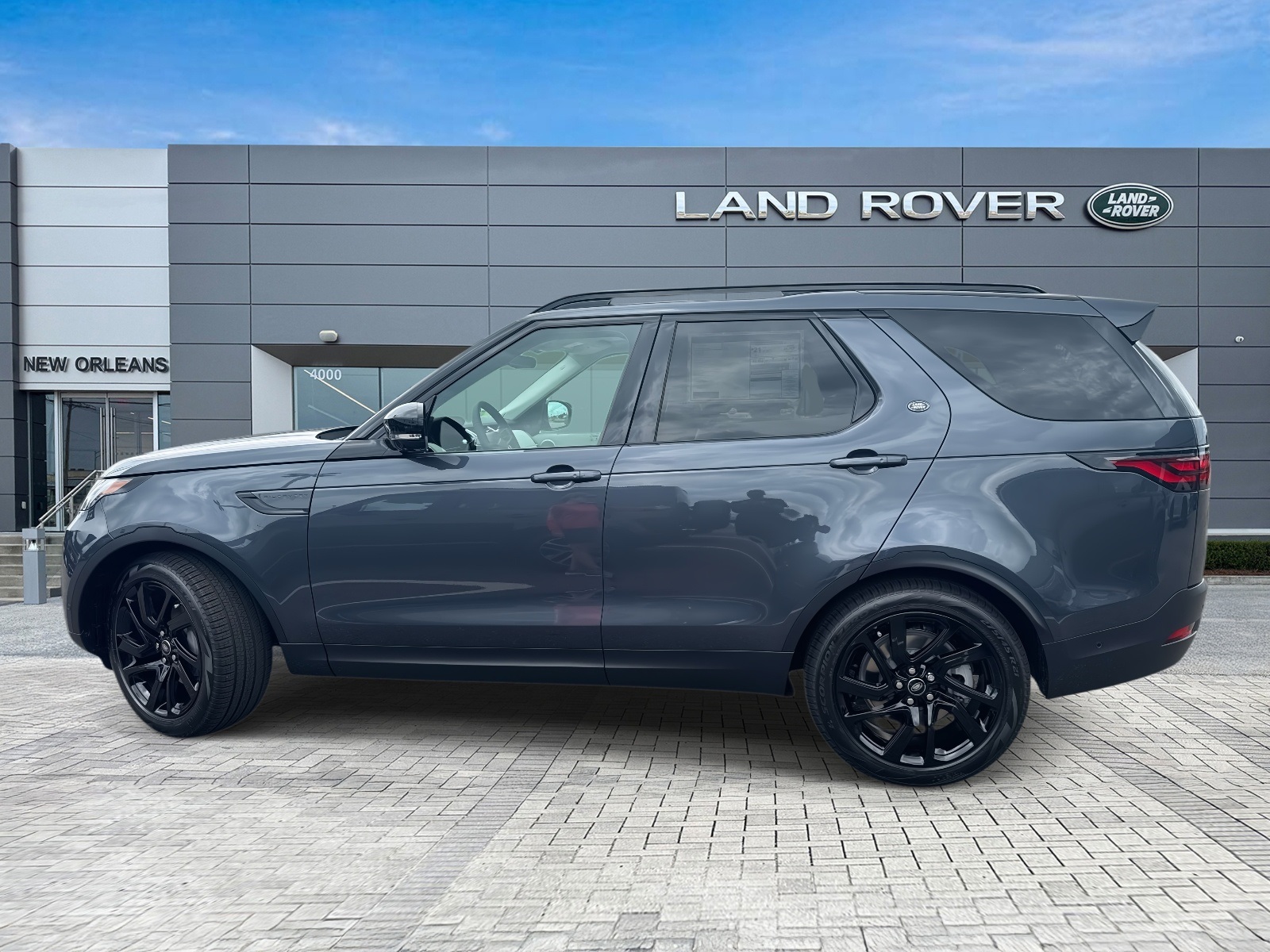 2025 Land Rover Discovery S photo 2
