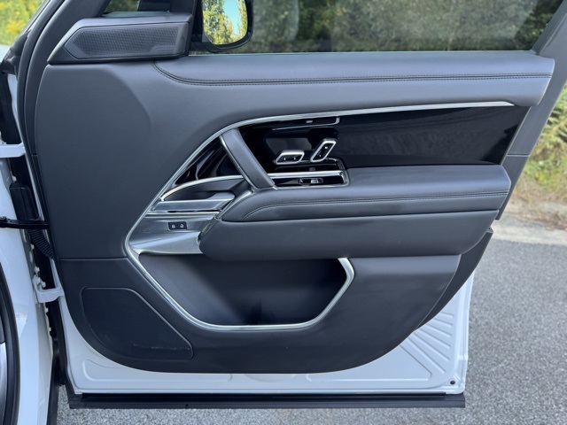 2024 Land Rover Range Rover SE photo 19