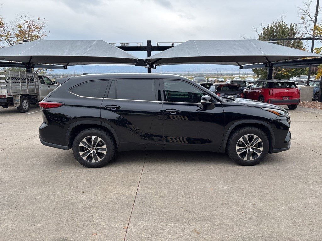 2022 Toyota Highlander XLE photo 4