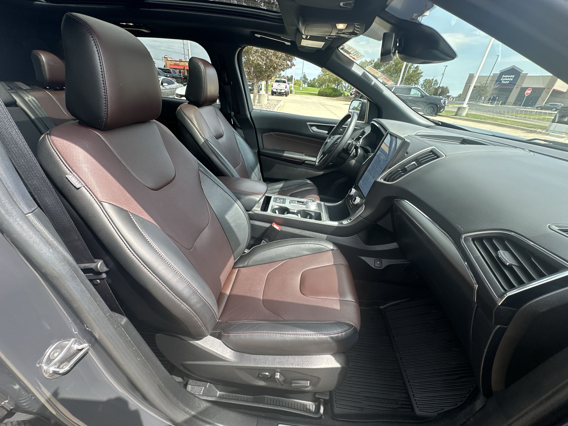 2021 Ford Edge Titanium photo 27