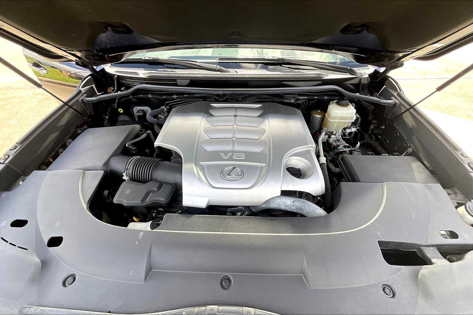 2017 Lexus LX 570 photo 28