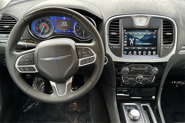 2023 Chrysler 300 Touring L photo 14
