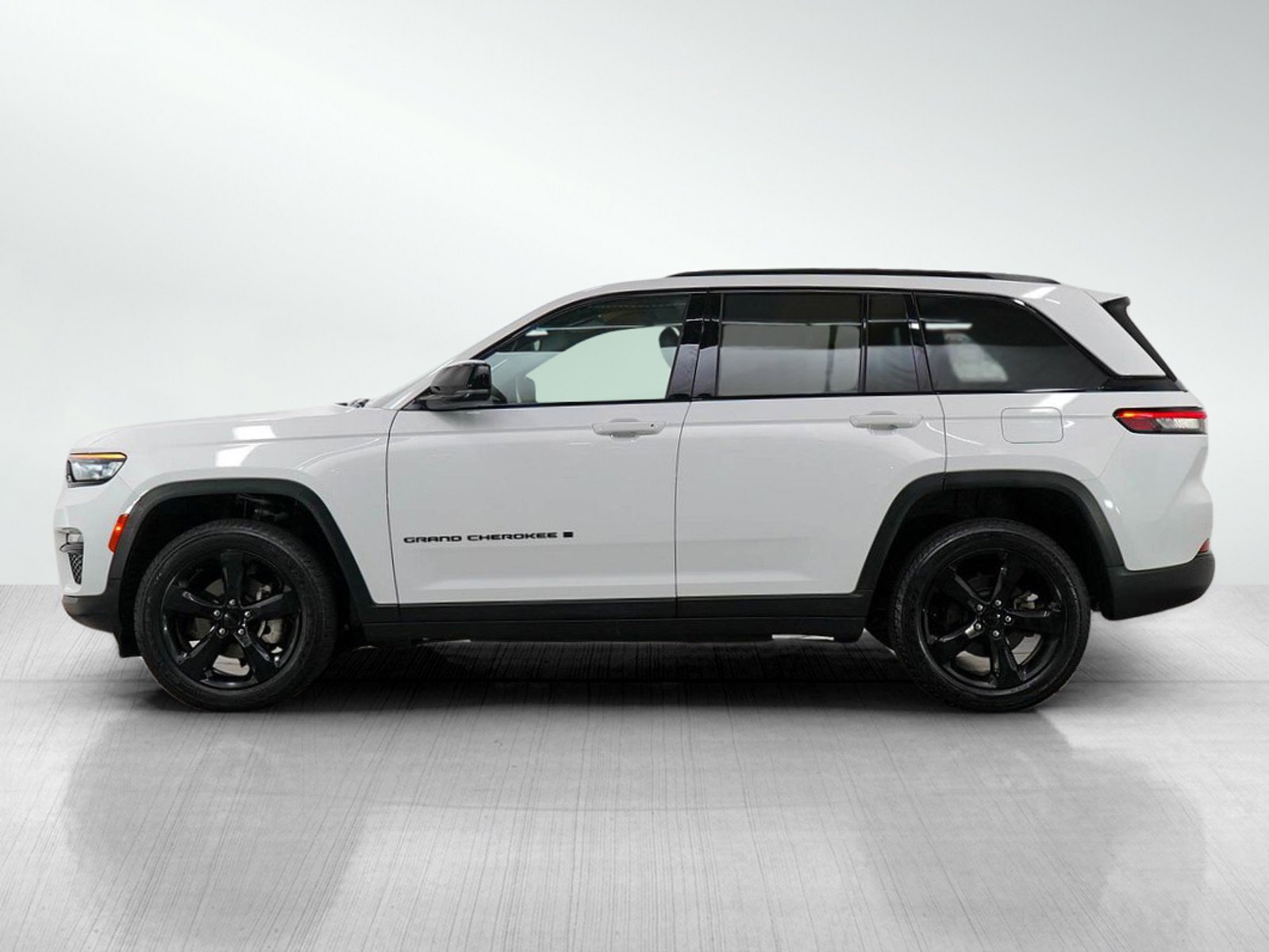 Used 2023 Jeep Grand Cherokee Limited with VIN 1C4RJHBG4PC531904 for sale in Bloomington, Minnesota