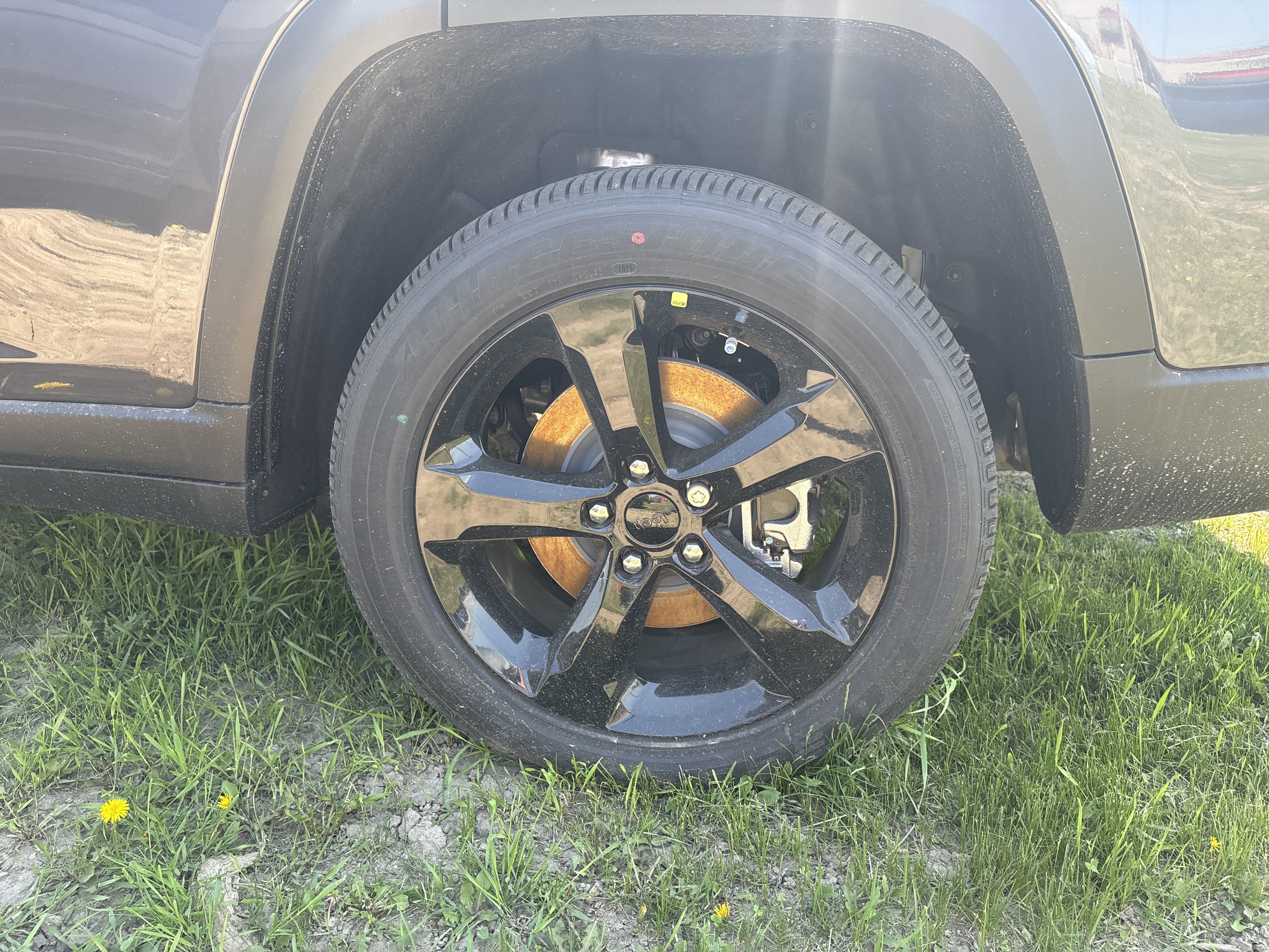 New 2025 Baltic Grey Metallic Jeep Altitude image 7