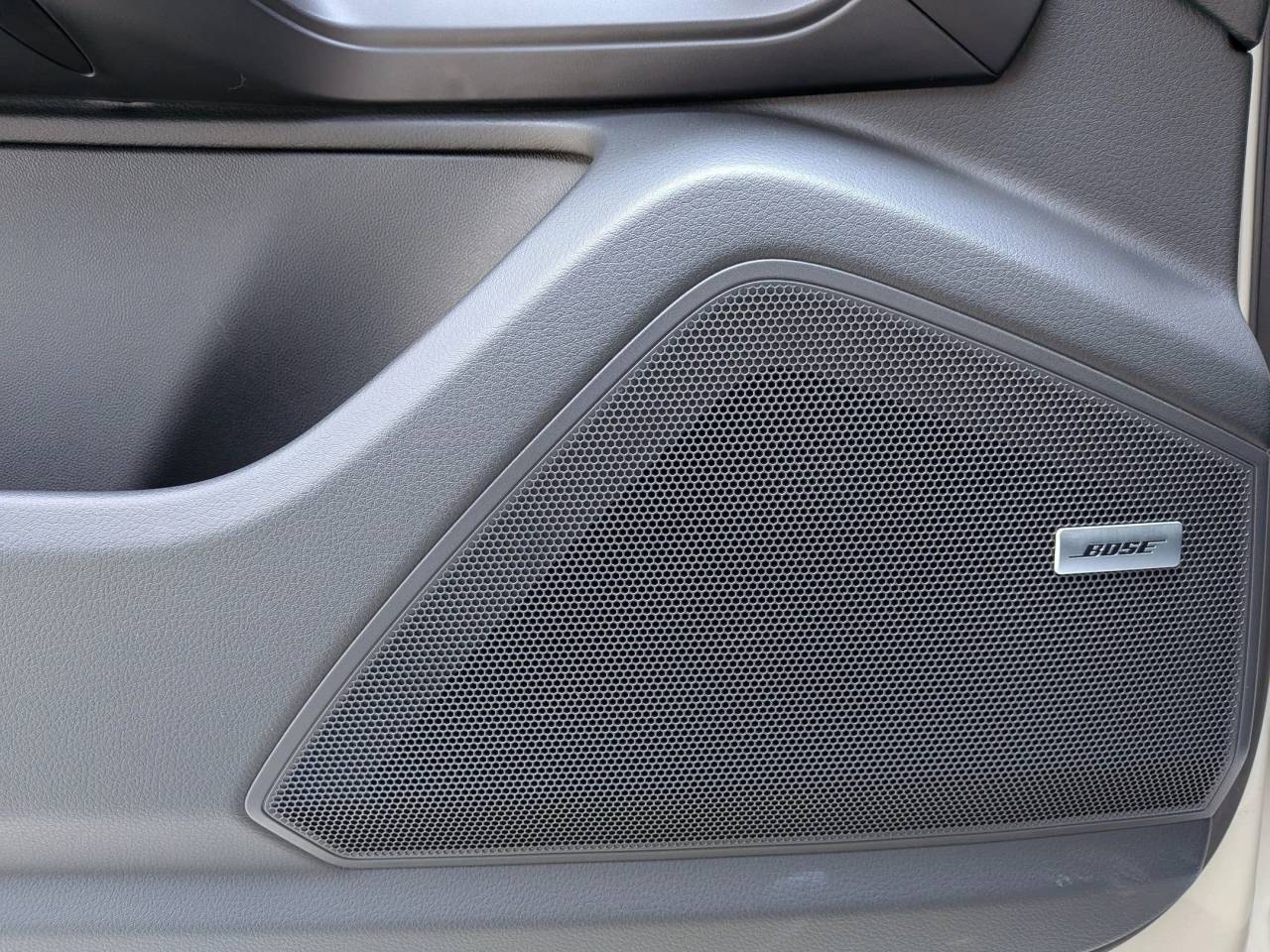 2025 Porsche Cayenne Base photo 13