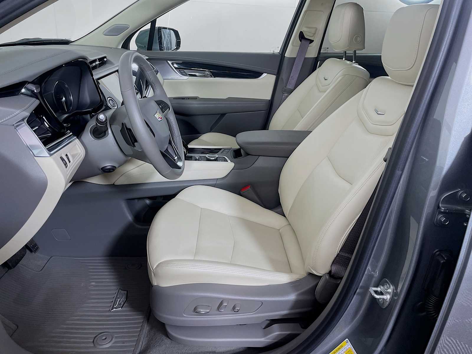 2025 Cadillac XT6 Premium Luxury photo 4