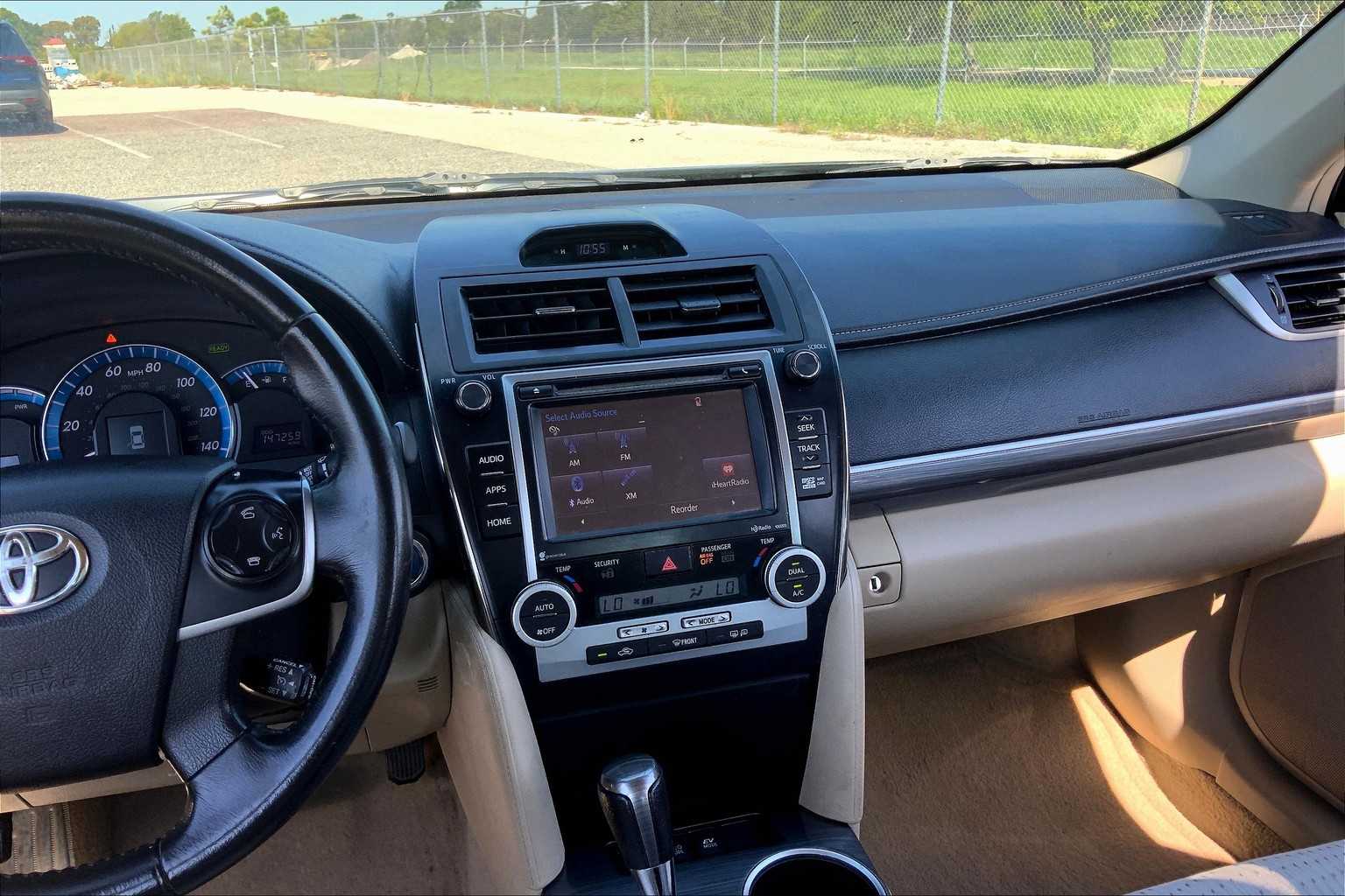 2014 Toyota Camry Hybrid XLE photo 5
