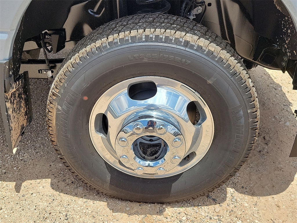 2025 Ford F-350 photo 13