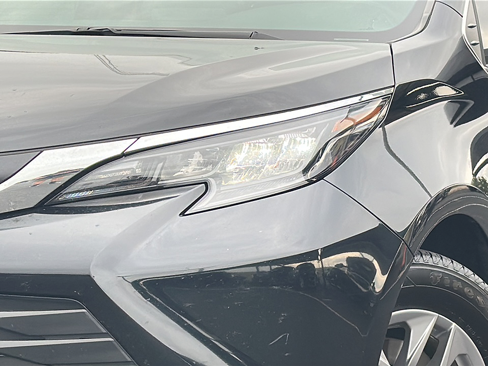 2024 Toyota Sienna XLE photo 2