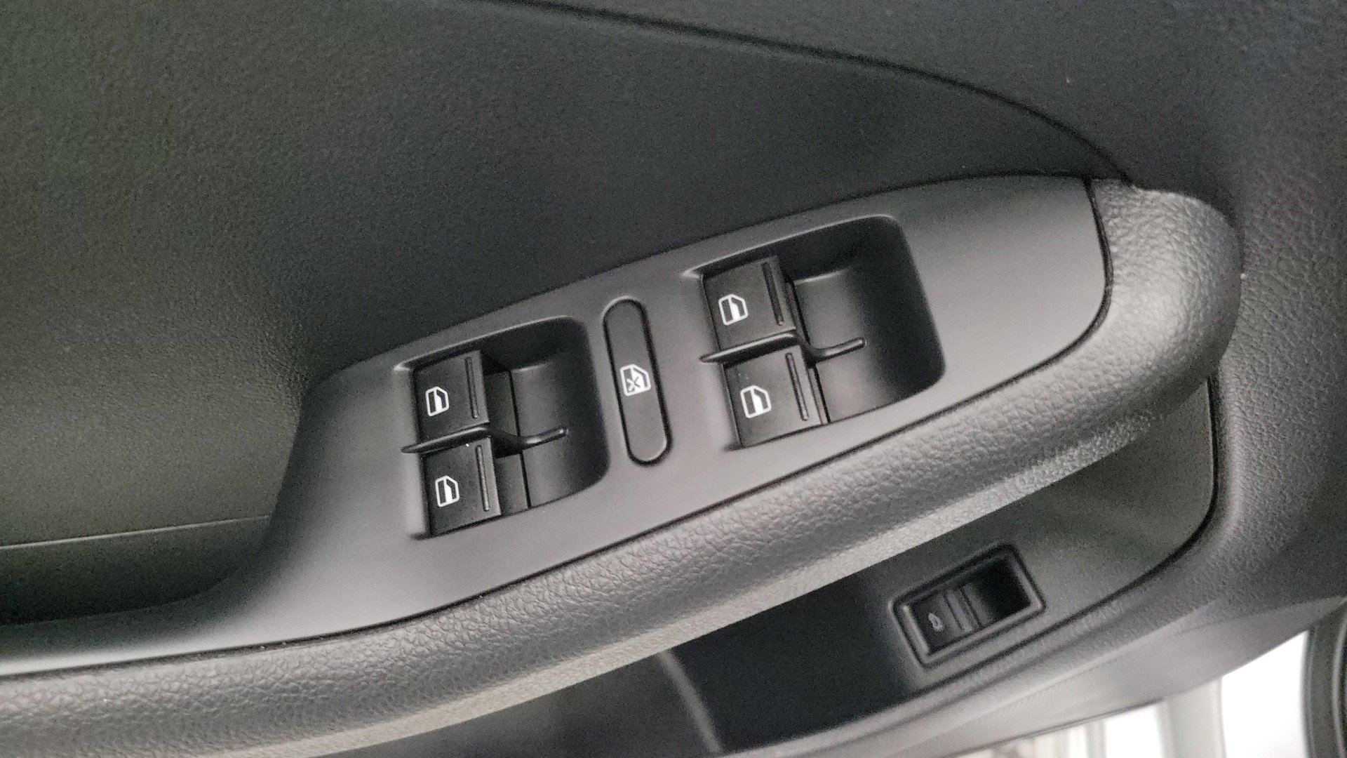 Used 2015 Reflex Silver Metallic Volkswagen 1.8T SE image 21