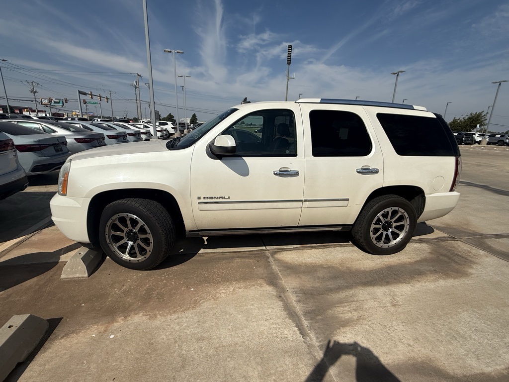 2009 Gmc Yukon Denali photo 2