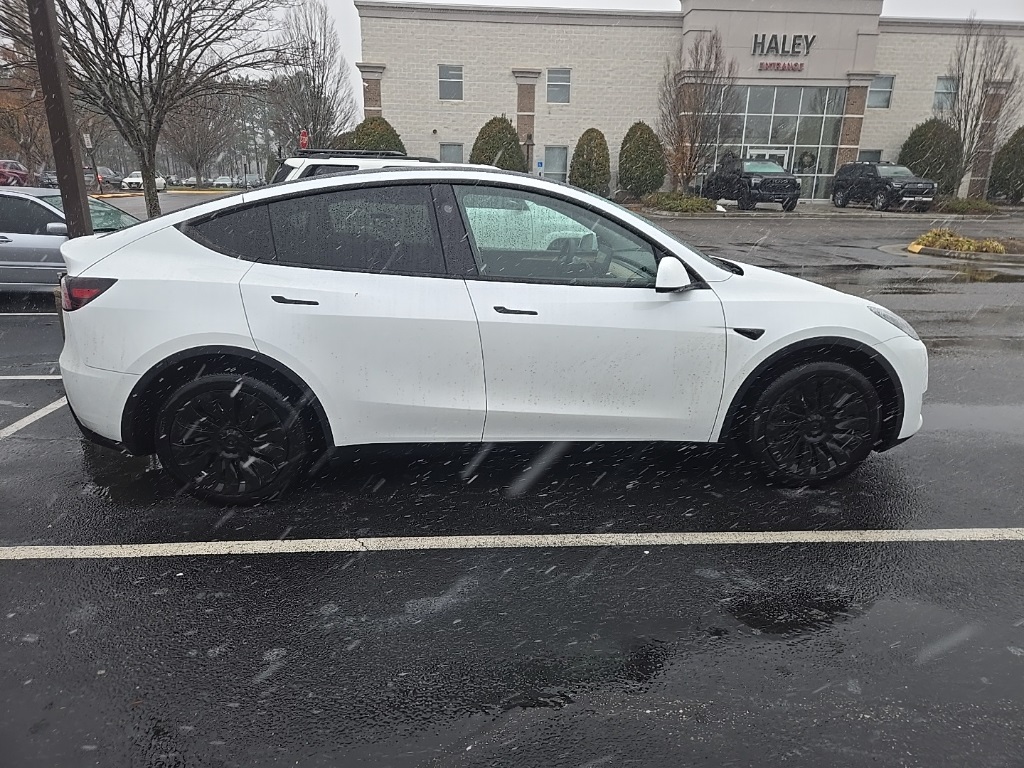 Used 2024 Tesla Model Y Long Range with VIN 7SAYGDEE5RA227337 for sale in Midlothian, VA