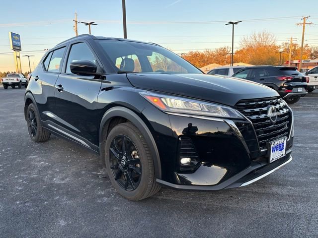 2023 Nissan Kicks SR photo 3