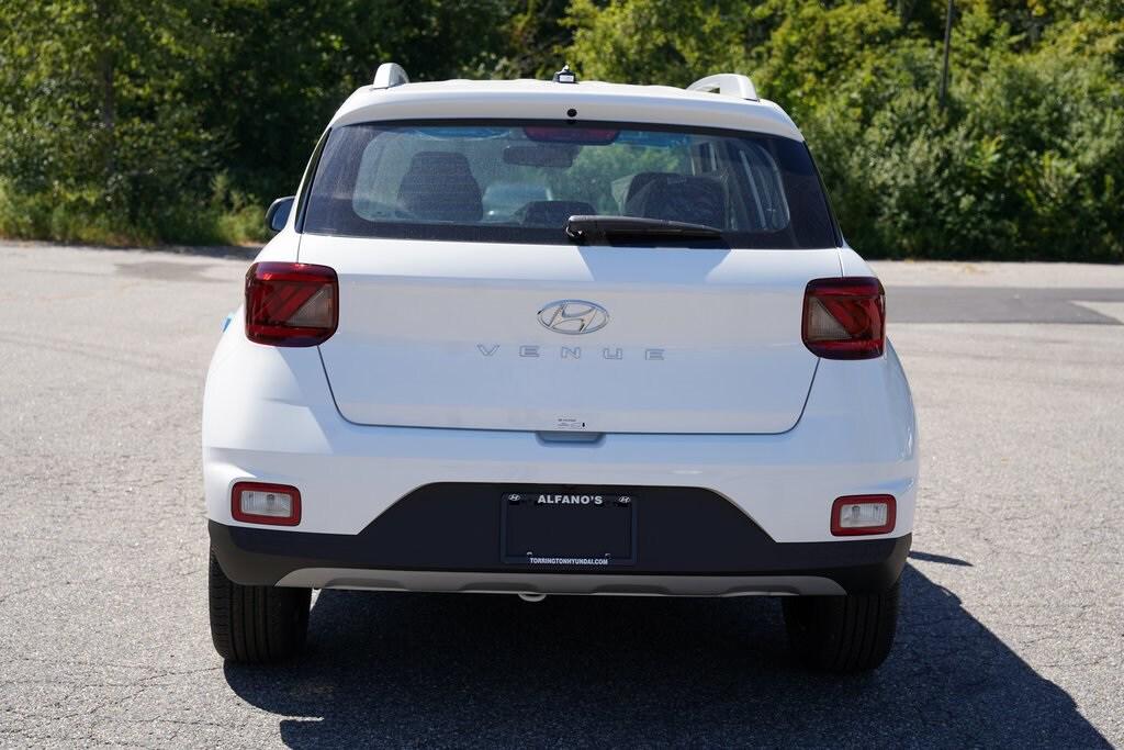 2025 Hyundai Venue SEL photo 3