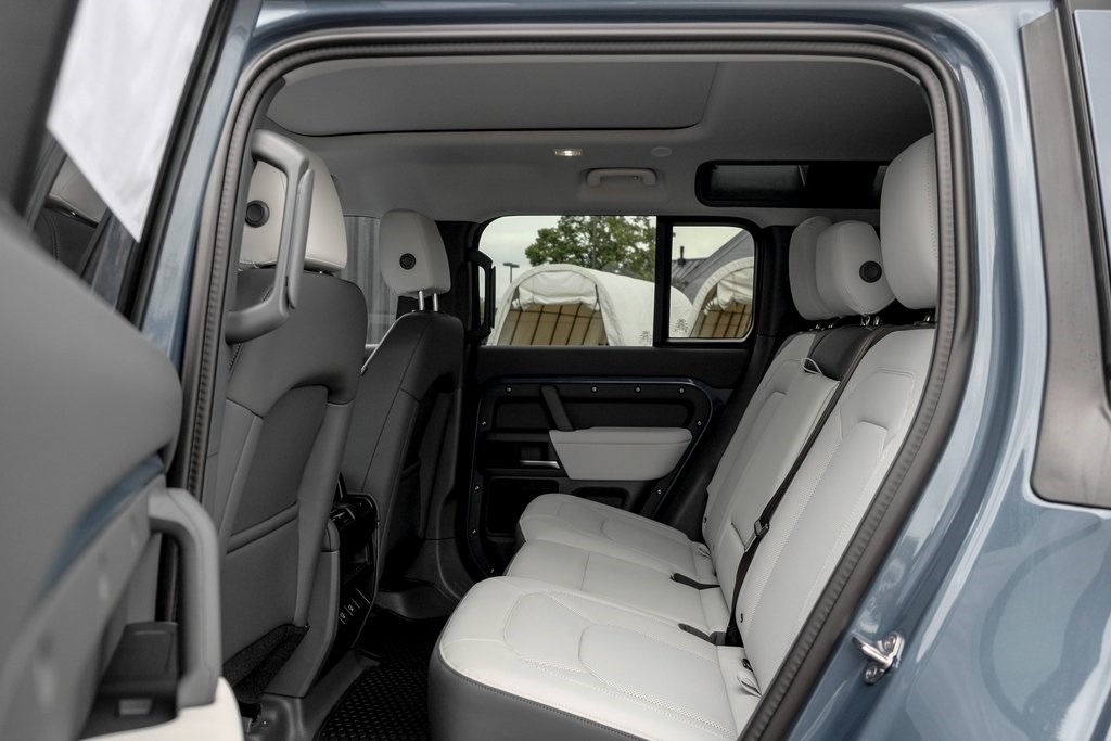 2025 Land Rover Defender 110 S photo 16