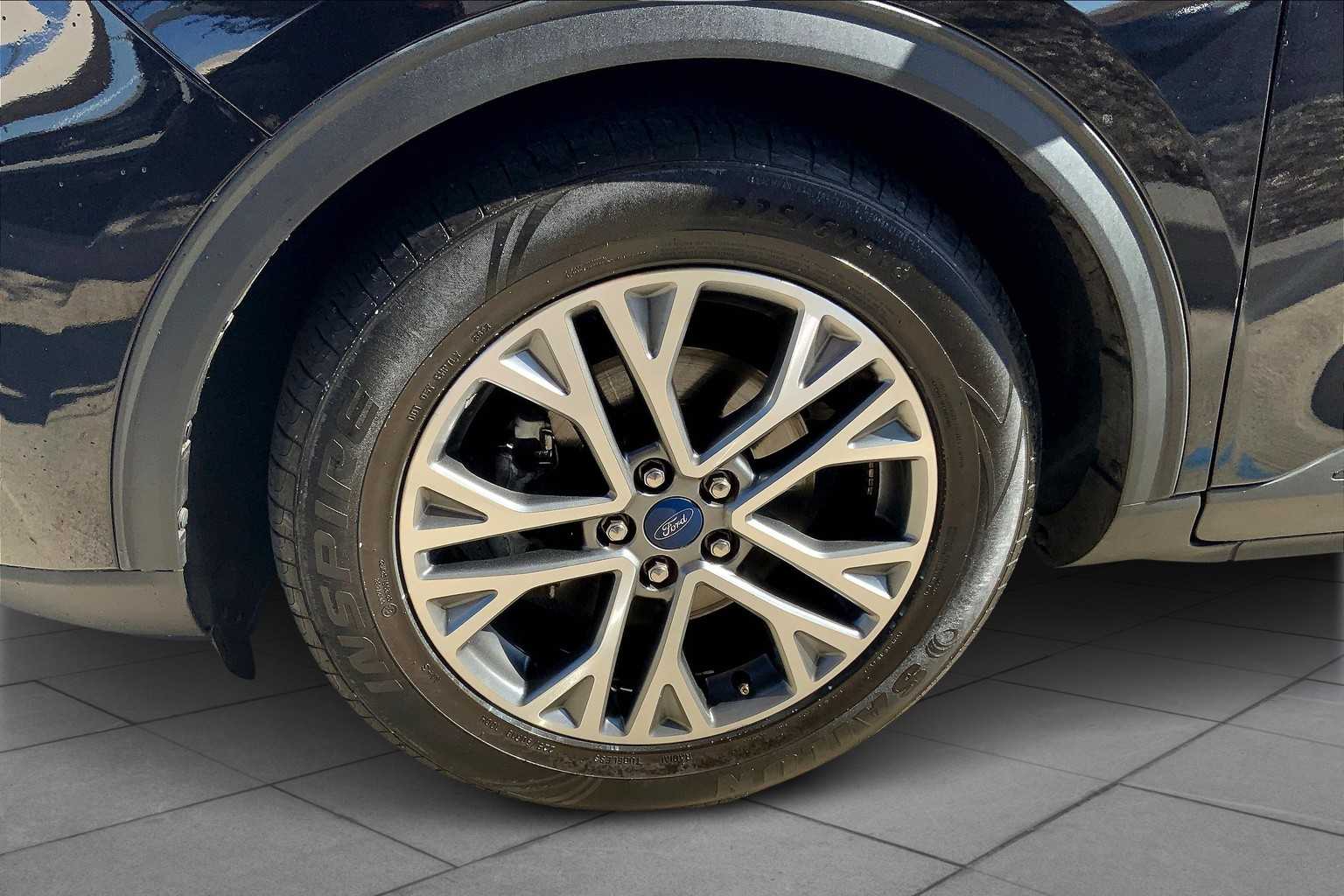 2022 Ford Escape SEL photo 10
