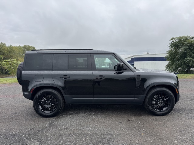 2025 Land Rover Defender 110 S photo 4