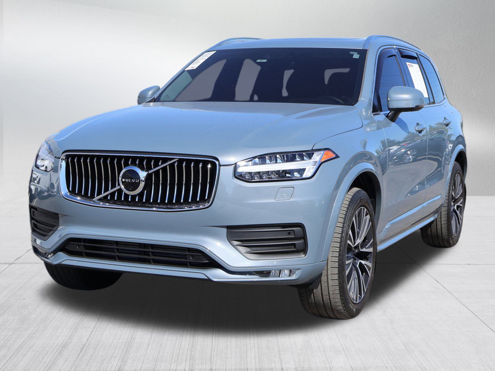 2022 Volvo XC90 Momentum photo 2