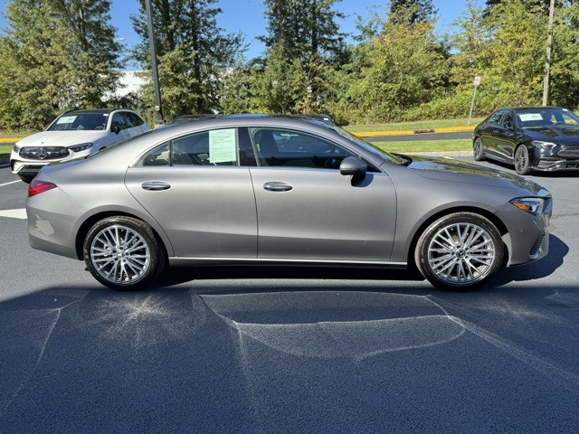 2025 Mercedes Benz CLA 250 4MATIC photo 2