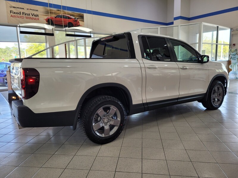 2025 Honda Ridgeline TrailSport photo 2