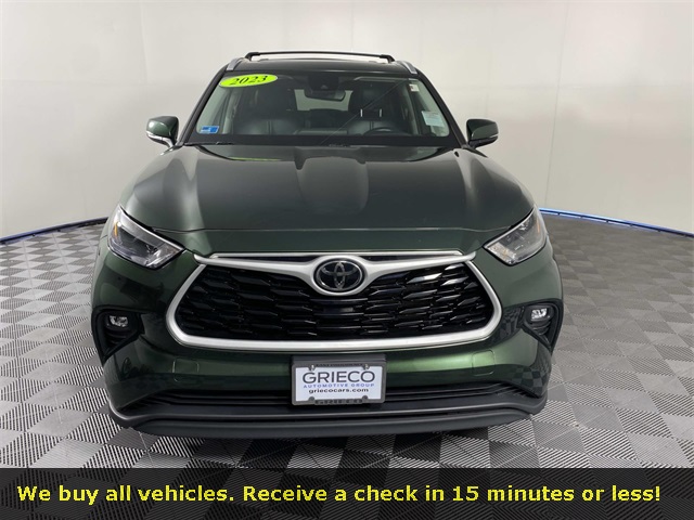 2023 Toyota Highlander XLE photo 2