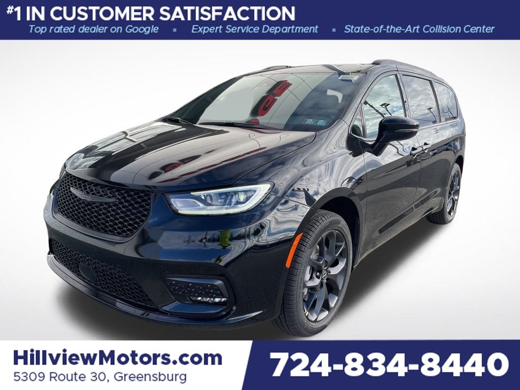 2026 Chrysler Pacifica Select's photo