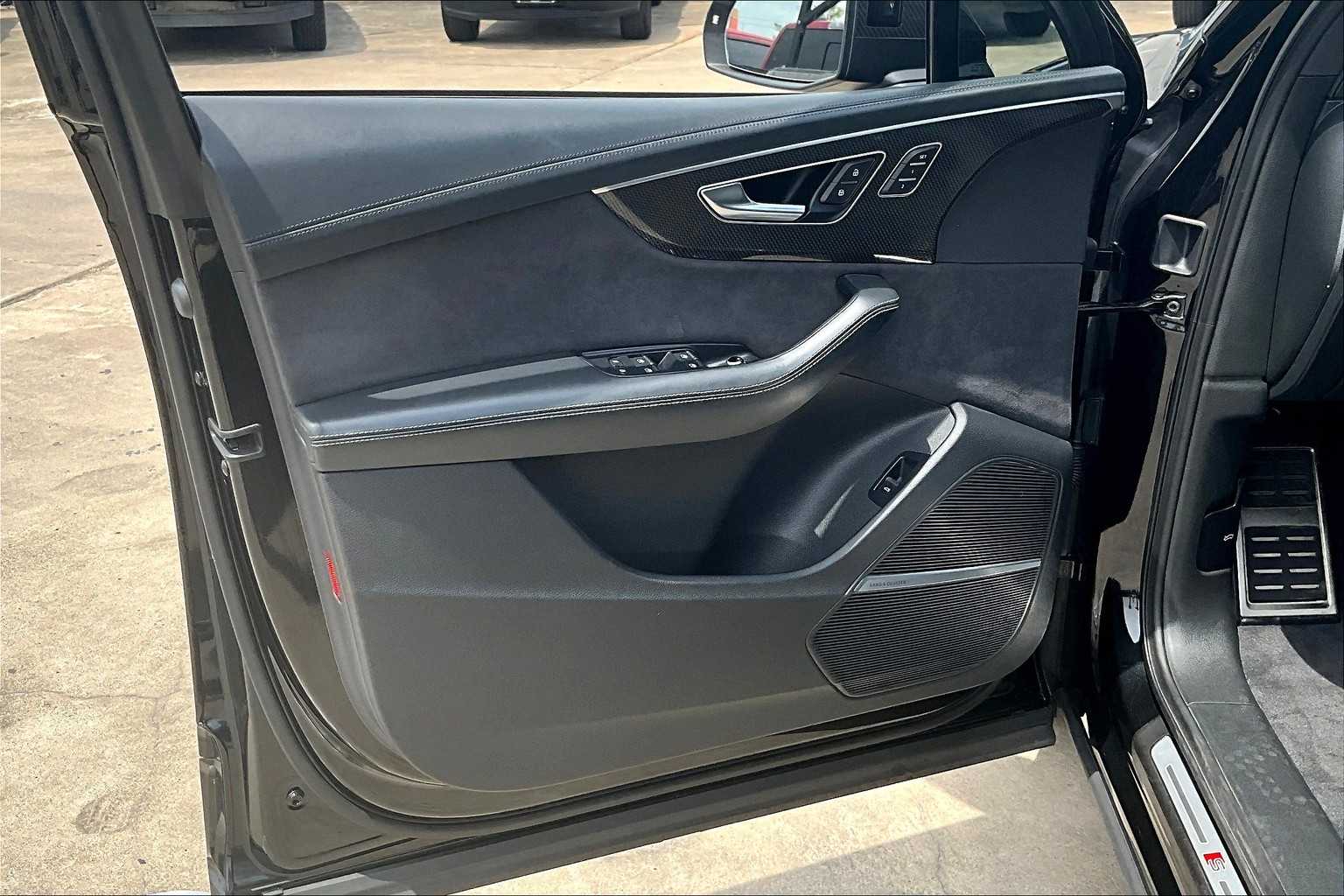 2023 Audi SQ7 Prestige photo 18