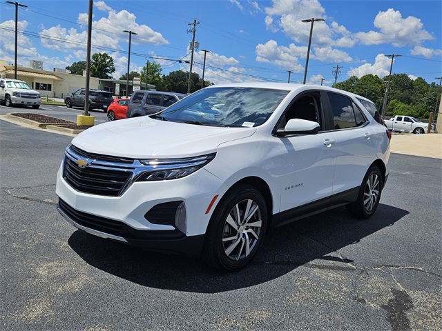 2022 Chevrolet Equinox LT photo 2