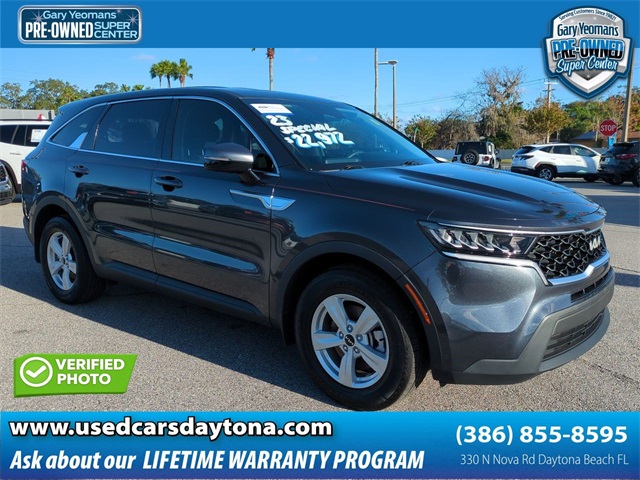 2023 Kia Sorento LX's photo