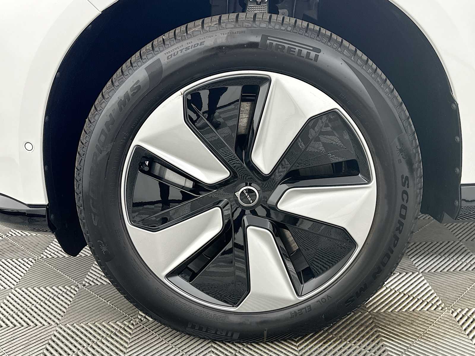 2025 Volvo EX90 Plus photo 27