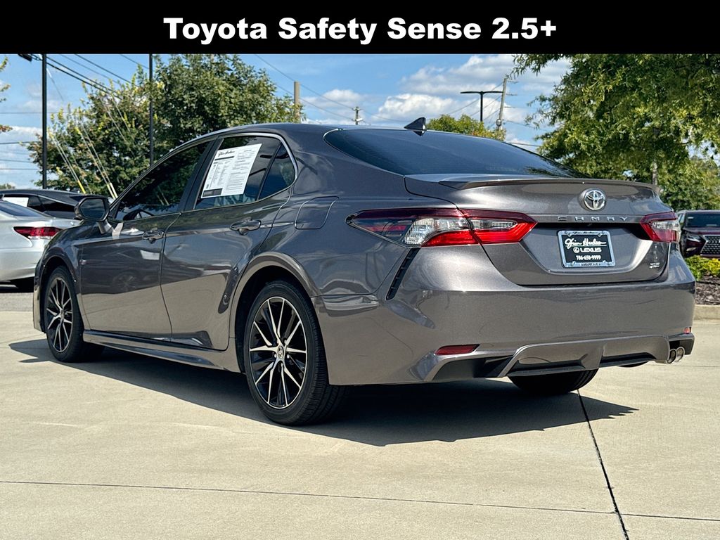 2022 Toyota Camry SE photo 2