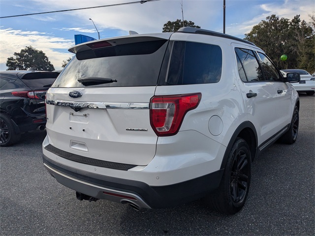 2016 Ford Explorer XLT photo 2