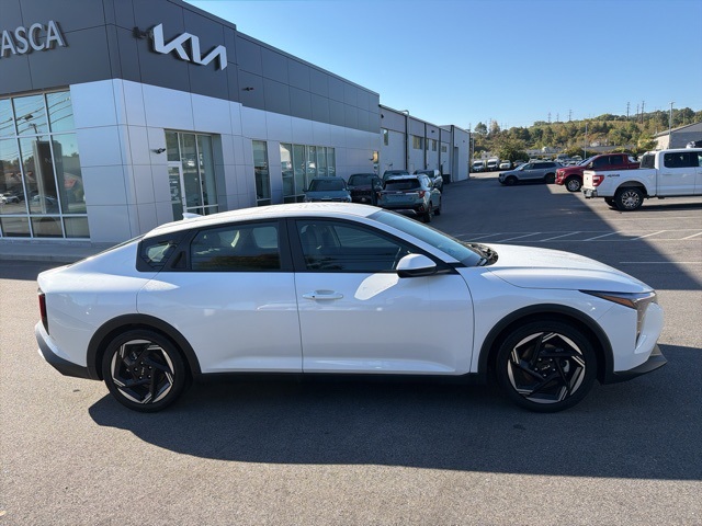 2025 Kia K4 EX photo 2