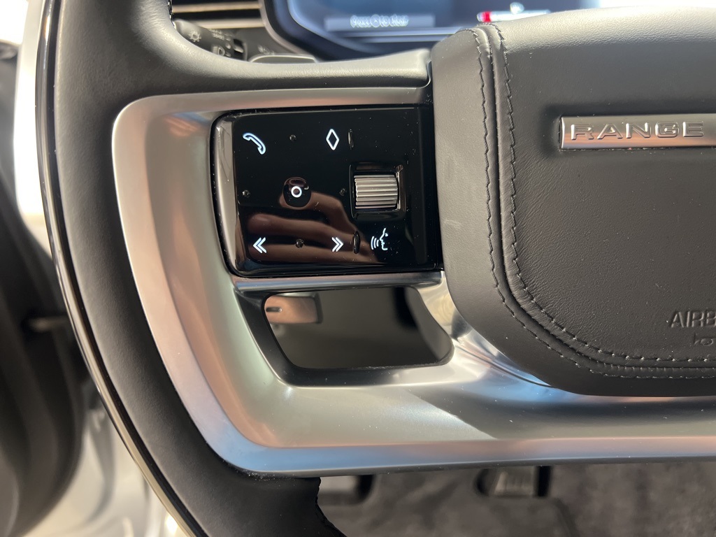 2023 Land Rover Range Rover SE photo 11