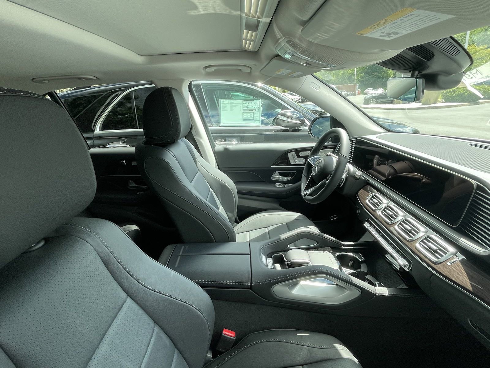 2025 Mercedes Benz GLE 350 4MATIC photo 2