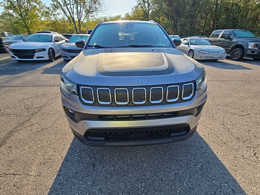 2022 Jeep Compass Latitude Lux photo 12