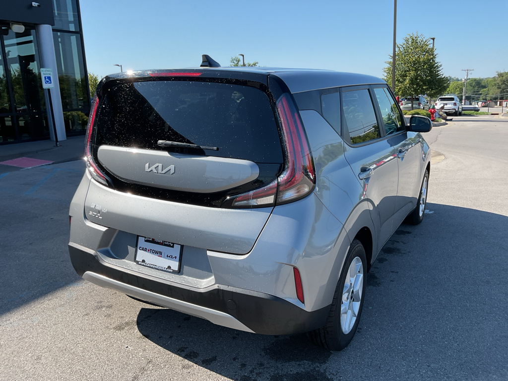2023 Kia Soul LX photo 6