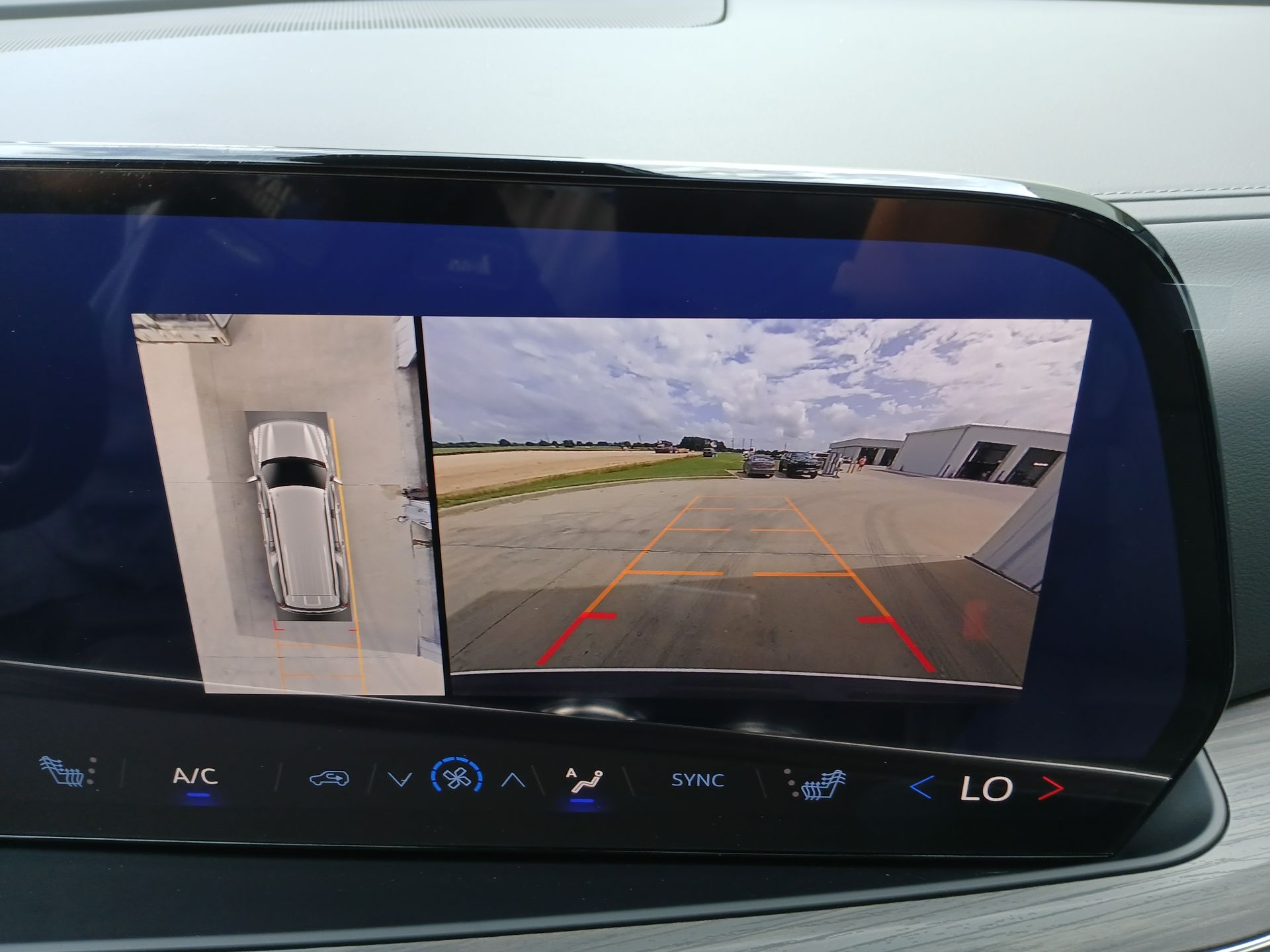 2025 Chevrolet Suburban LT photo 15