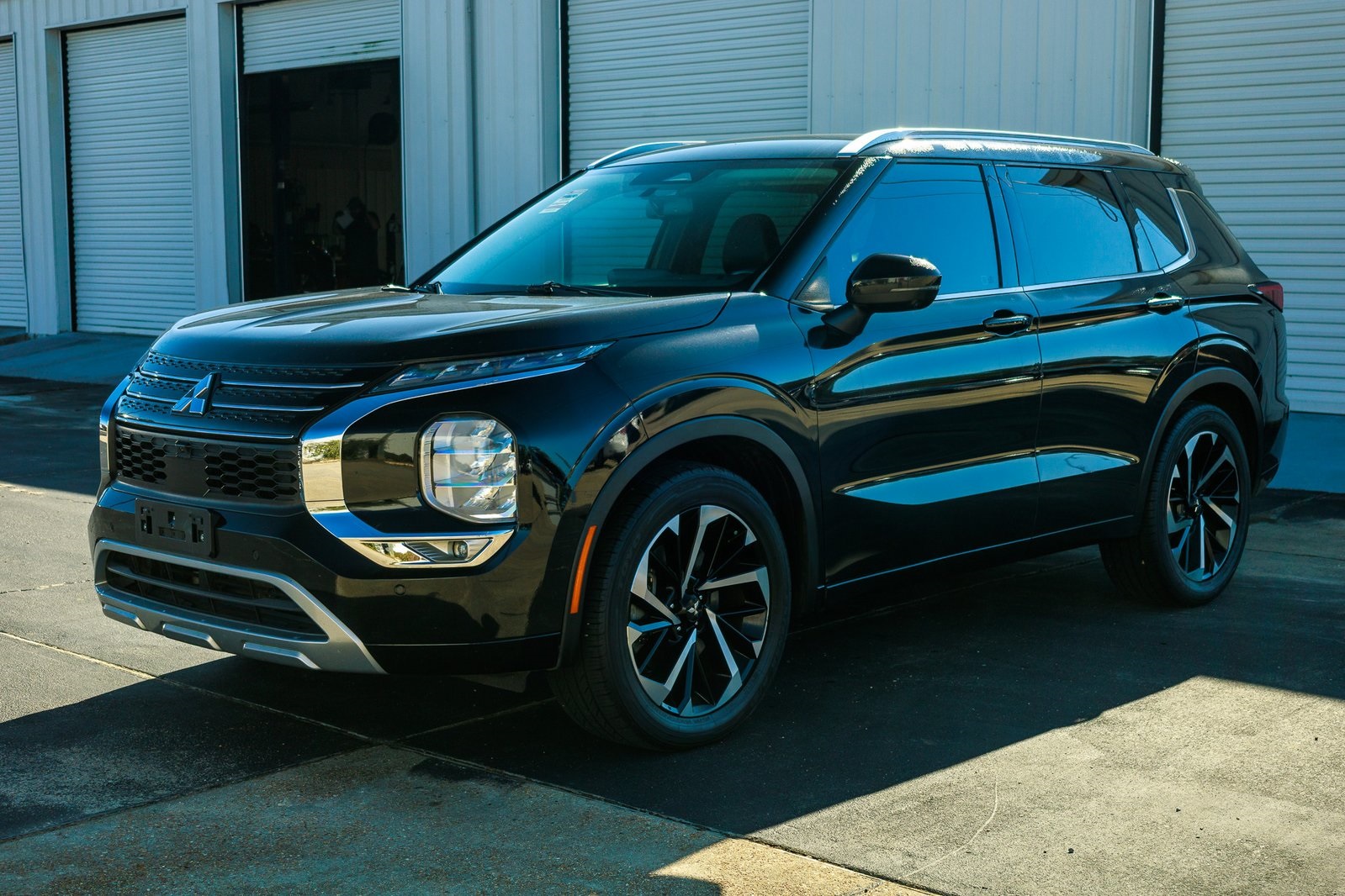 2022 Mitsubishi Outlander SEL's photo