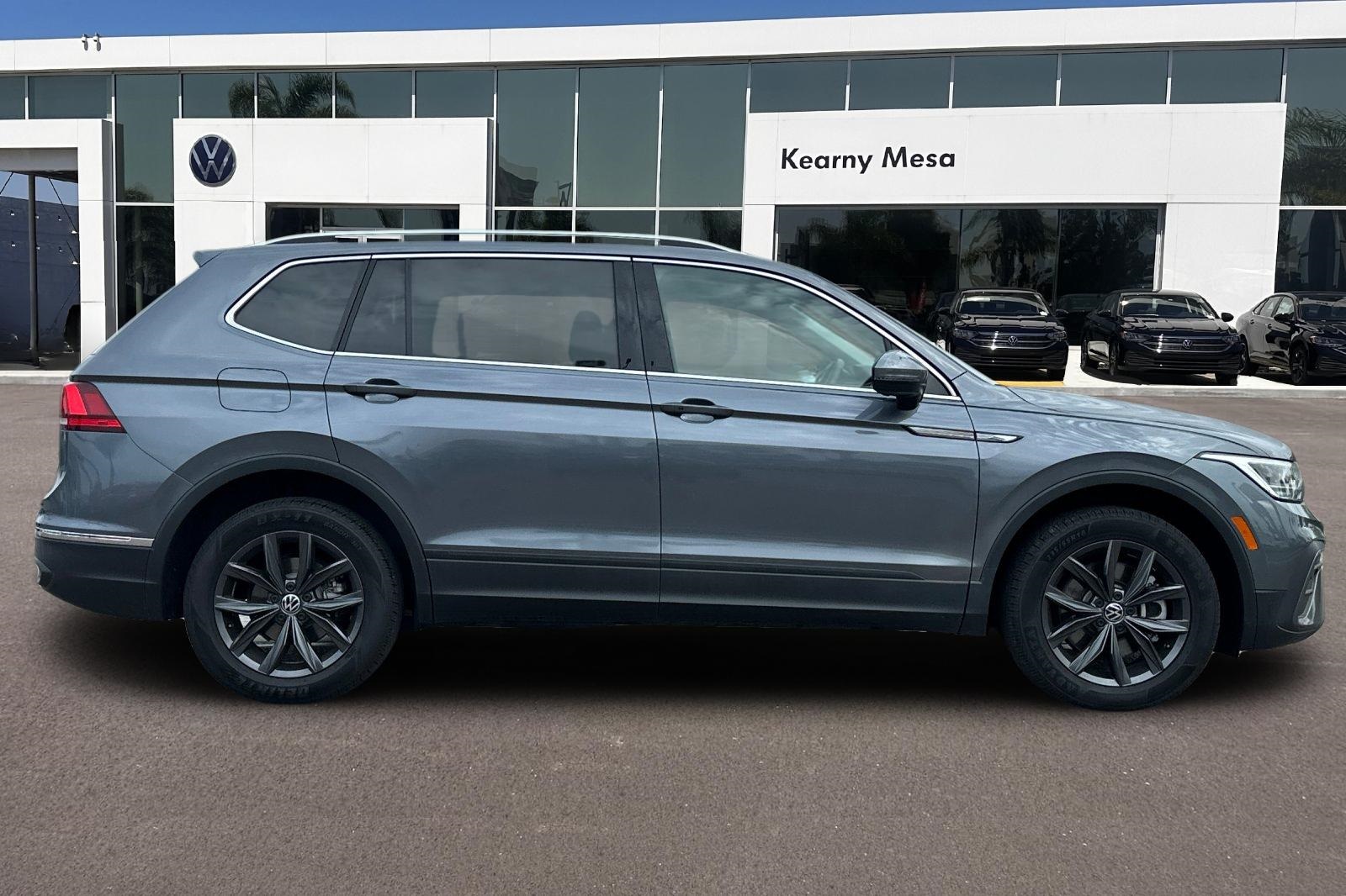 2022 Volkswagen Tiguan SE photo 2