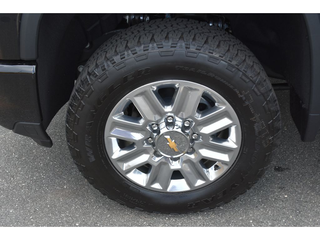 2025 Chevrolet Silverado 2500HD High Country photo 9