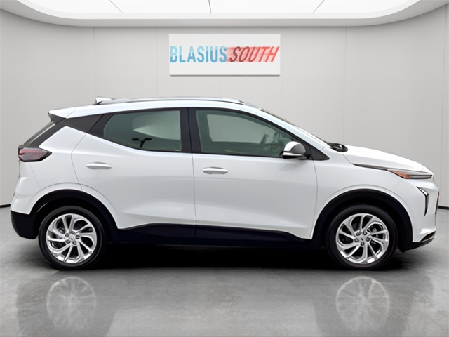 2022 Chevrolet Bolt EUV photo 2