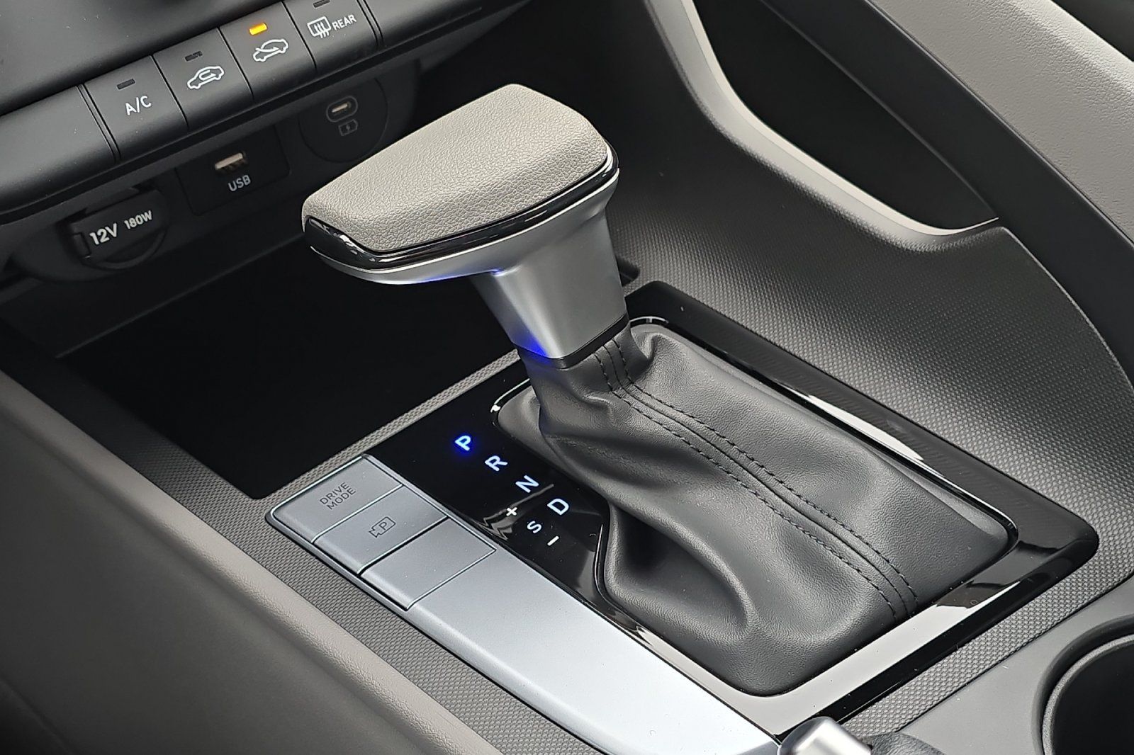 2025 Hyundai Elantra SE photo 19