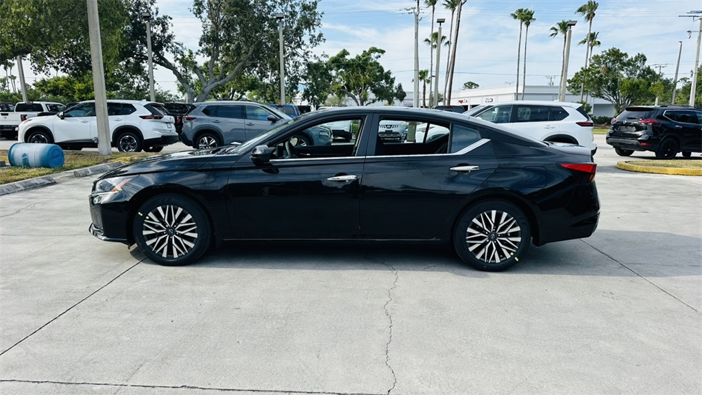 2025 Nissan Altima SV photo 4