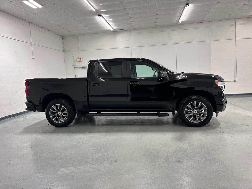 2025 Chevrolet Silverado 1500 RST photo 2