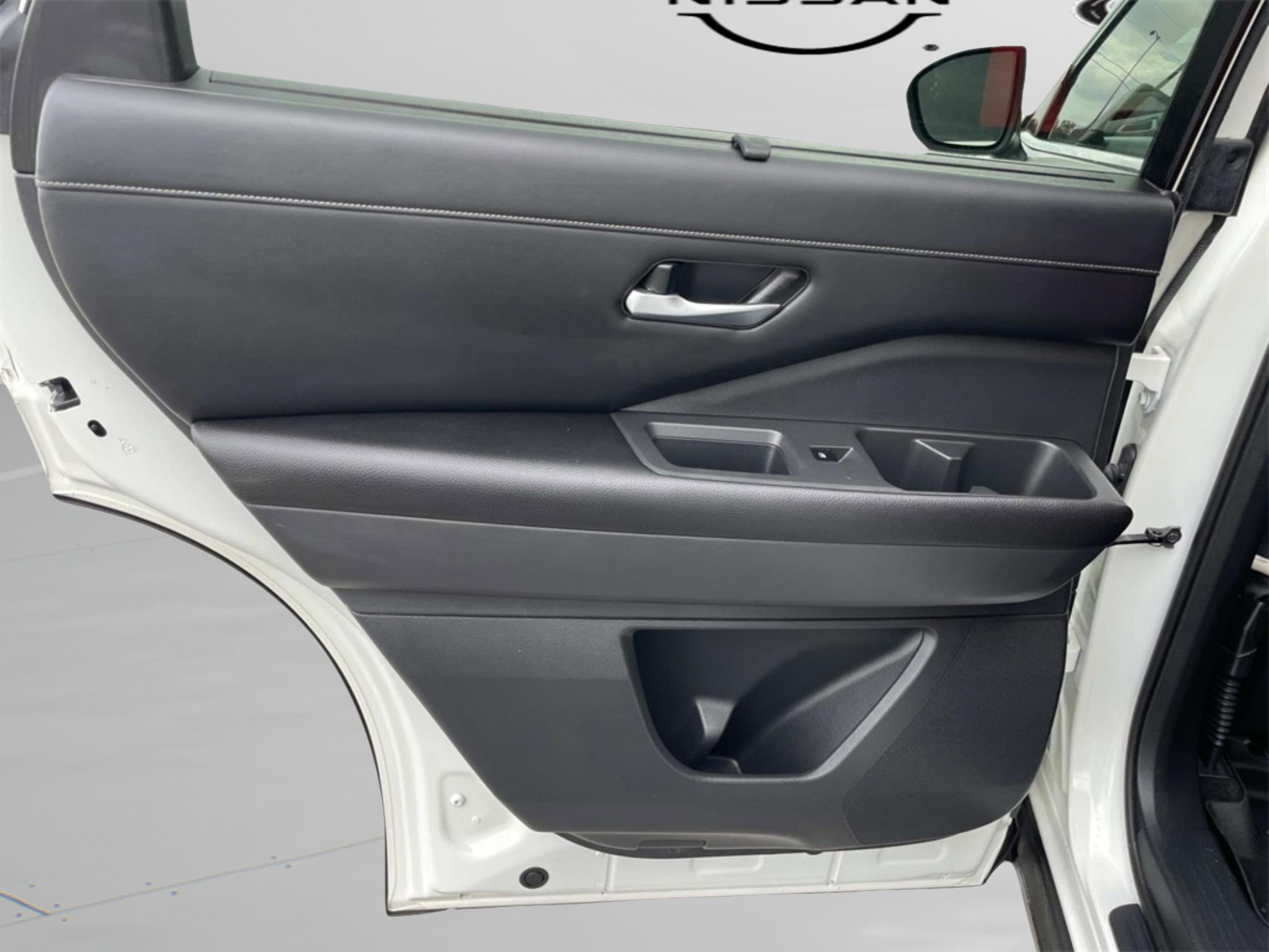 2022 Nissan Pathfinder SL photo 10