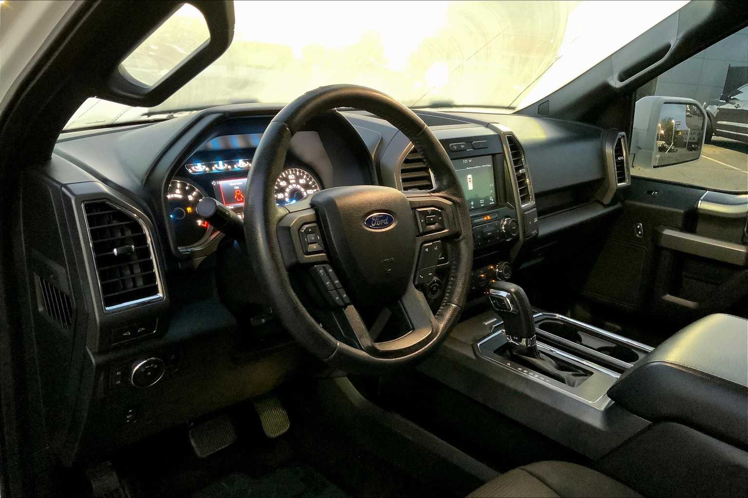 2016 Ford F-150 XLT photo 17