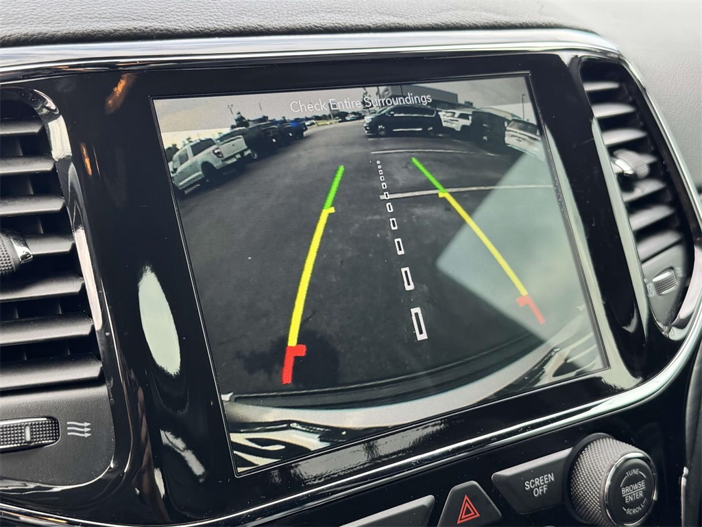 2019 Jeep Grand Cherokee Altitude photo 17